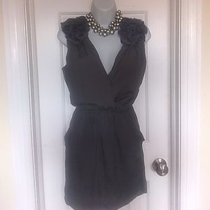 Precious gray v-neck dress with side pockets